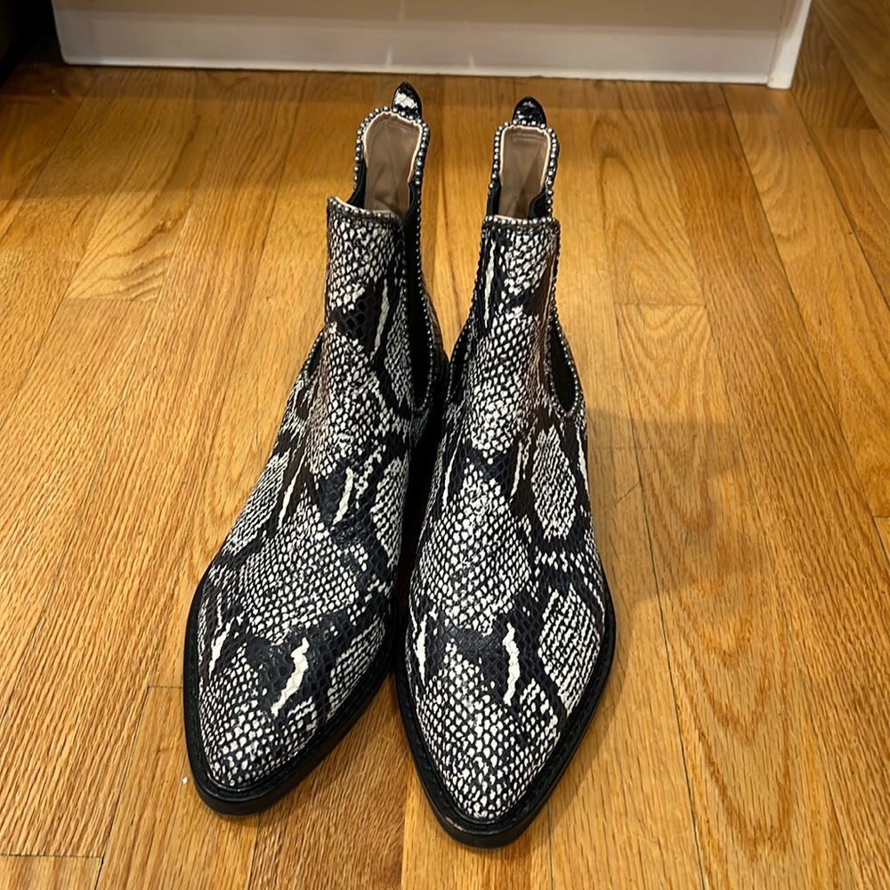 Coach leather snakeskin booties size 7.5 amazing condition